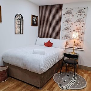 Deluxe Studio